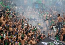 Fanatisme Sepak Bola: Gengsi yang Dibawa Sampai Mati tribun-bonek