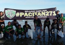 Bonek Pacitan Gelar Aksi Bersih-Bersih Pantai