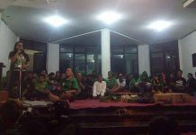 Tumpengan Sederhana Manajemen dan Bonek Peringati Ultah Persebaya