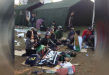 Beralaskan Rumput Stadion, Sepasang Bonek dan Dua Anaknya Bertahan Demi Persebaya