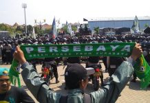 Dilarang ke KLB, Bonek Tagih Janji Tony Apriliani