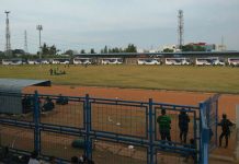 Polisi Antar Bonek Yang Estafet Keluar Jakarta