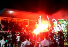 Pesta Flare Bonek di Stadion Tugu