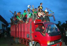 Cara-Cara Ini Mungkin Bisa Kurangi Ulah Bonek Bandel