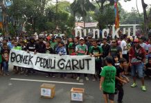 Bonek Galang Dana Untuk Korban Banjir Garut