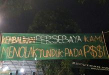 Spanduk-Spanduk Perlawanan Bonek