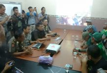 Bonek Datangi Kantor Satpol PP Protes Pencopotan Spanduk Bela Persebaya