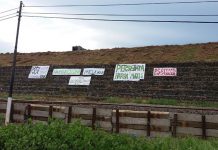 Spanduk Bela Persebaya Terpasang di Tanggul Lumpur Lapindo