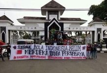 Dukung Bonek, Viking Karawang Gelar Doa Bersama