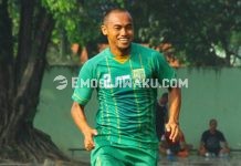 Mat Halil, Cinta, Kesetiaan, dan Pengabdian