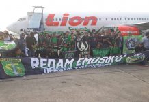Ratusan Bonek Terbang ke Martapura Dukung Persebaya