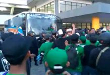 Bonek Minta Pecat, Iwan Ajak Kelahi dan Acungkan Jari Tengah