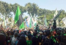 Meski Iwan Dipecat, Bonek Tetap Datangi Graha Pena