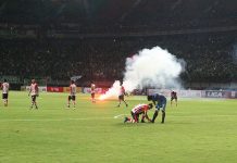 Kemenangan Persebaya Ternoda Gara-Gara Lemparan Flare