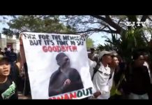 Bus Persebaya Tiba di Stadion, Bonek Spontan Teriak “Iwan Out”