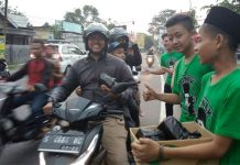 Bonek Pesantren Bagi-Bagi Takjil