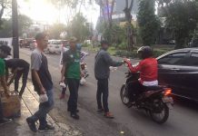 Pasar Bonek Bagi-Bagi Takjil