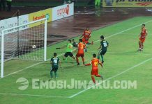 Diwarnai Tiga Kartu Merah, Persebaya Sukses Revans