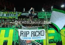 Prosesi Mengheningkan Cipta Persebaya untuk Ricko Andrean