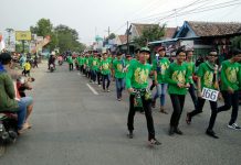 Bonek Jombang Timur Ikuti Gerak Jalan HUT RI
