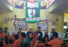 Bonek Berbagi Kemesraan dengan Penghuni Panti Wredha