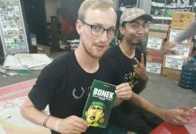 Dua Wartawan Majalah Ultras Jerman Liputan Persebaya dan Bonek di GBT