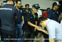 Usai Temui Bonek, Gubernur Kalteng Cium Tangan Mat Drai