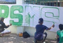 Kisah Banner Medan Fans di Surabaya