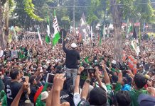 Ribuan Bonek Ultimatum PSSI Terkait TMS