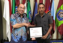 UMSurabaya Berikan Beasiswa kepada Adam Maulana