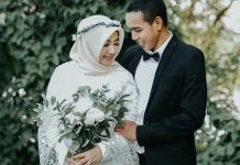 Misbakus Solikin Bertunangan dengan Kekasihnya