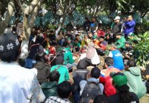 Bonek Antar Jenazah Oka Gundul ke Pemakaman