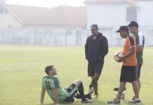 Alfredo Minta Pemain Tak Terbebani Target Menang