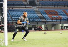 Alfons Ingin Lebih Lama di Persebaya dan Bersama Bonek