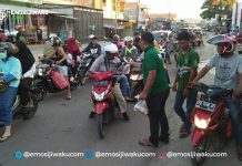 Rayakan Ramadhan, Bonek Jayapura Berbagi Takjil