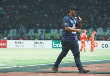 Persebaya Kalah Lagi, Apakah AV Layak Dipecat?