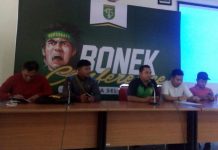 Sepakat Tidak Berangkat, Bonek Adakan Nobar