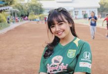 Antara Persebaya dan Bali United, Kisah Dua Cinta di Hati Puspa