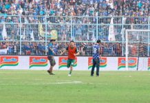 Aremania Masuk Lapangan, Ganggu Pugliara dan Alfonsius