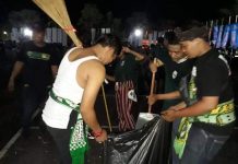 Usai Persebaya Menang, Bonek Bali Gelar Aksi Bersih-Bersih Sekitar Stadion