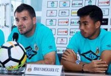 Sering Menang Tandang, Simon McMenemy Tak Gentar Tekanan Bonek