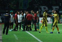 Ada Lagu untuk Polisi, Djanur Bingung Wasit Hentikan Pertandingan