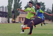 Kuota Bek Hampir Penuh, Djanur Tepis Rumor Tony Sucipto ke Persebaya