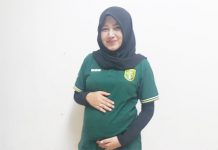 Pengakuan Istri Para Pemain Persebaya yang Antusias Sambut Hujan Boneka