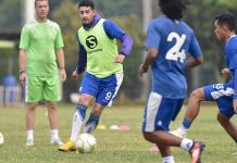 Esteban Vizcarra dan Supardi Berpeluang Tampil Saat Hadapi Persebaya