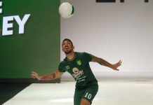 Go-Jek Gabung Lagi, Grand Launching Jersey Persebaya di Panggung Fashion Show