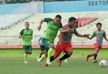 Lini Belakang Tajam, Lini Depan Mandul