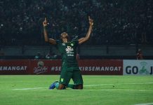 Amido Balde Hattrick, Persebaya Kandaskan Persib