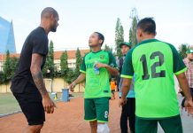 Nomor Punggung 7, Dari John Takpor ke David da Silva