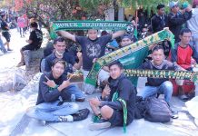 Biru Langit di Atas Lapangan Hijau Stadion Surajaya